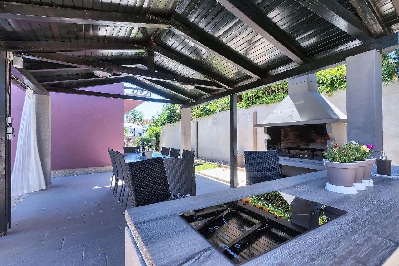 Villa Nina Tar-Vabriga 0*,  Croatia